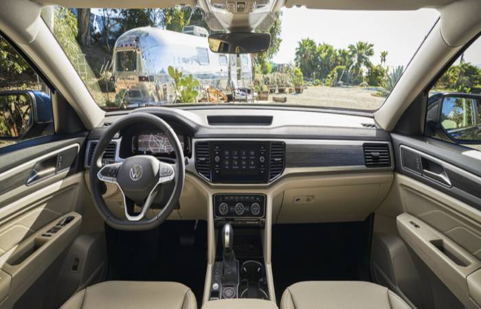 2021 Volkswagen Atlas SE with Technology Front Seat Measurement.